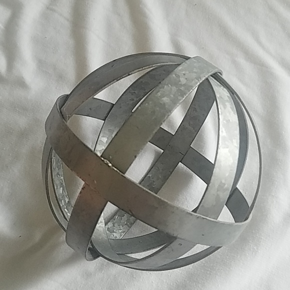 Decor Metal Silver Balls Very Unique - Picture 2 of 7